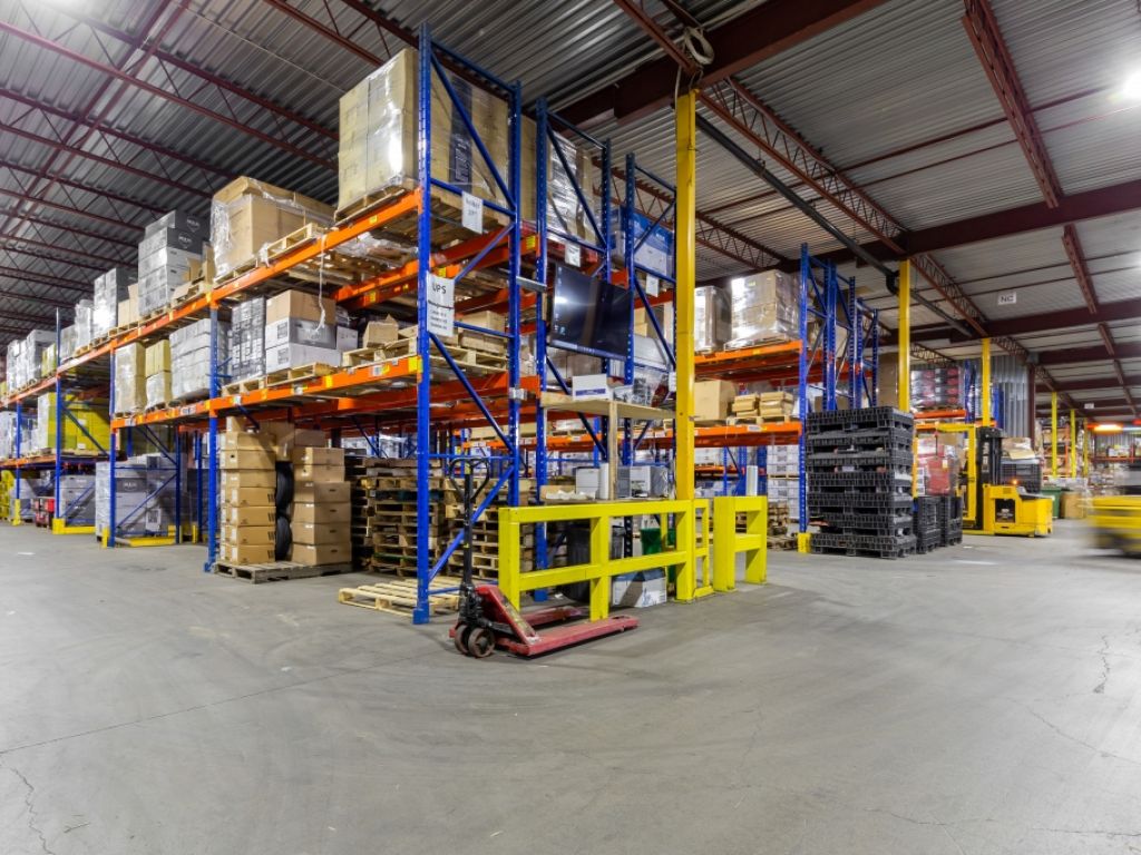 Espace industriel et commercial  louer  accessibilit et flexibilit au cur de la Montrgie