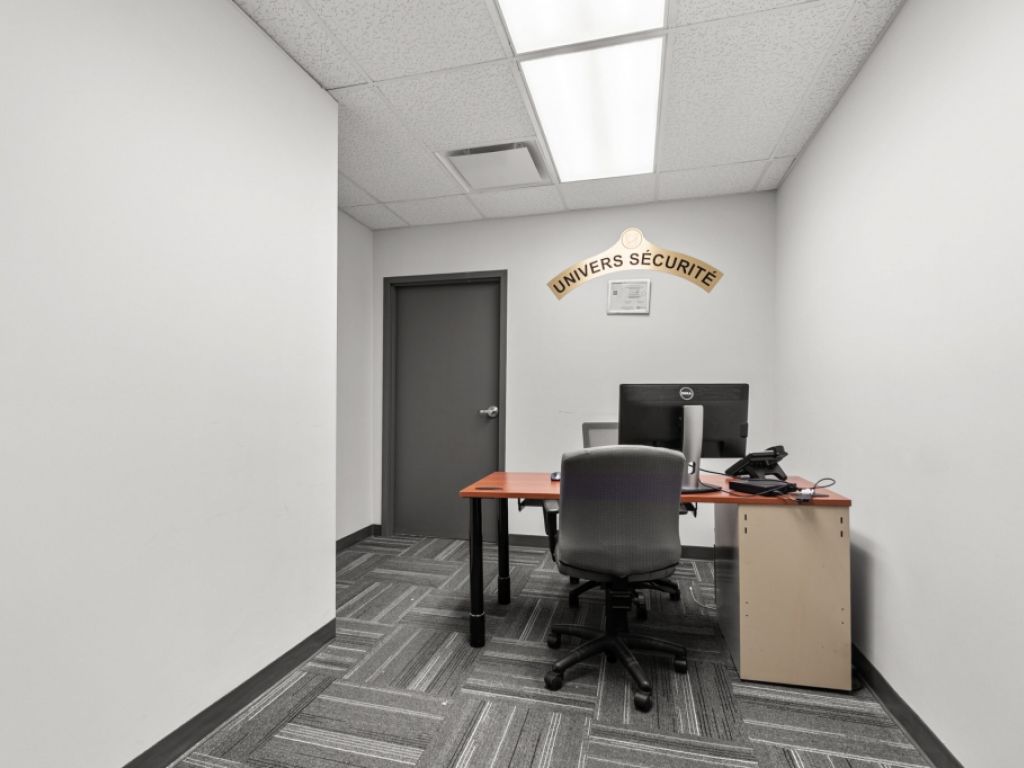 PLAZA LAVAL - BUREAU 248