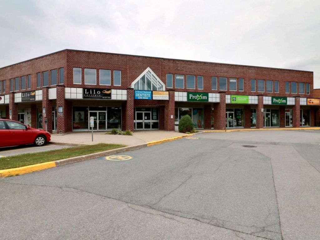 Local 1255 pc RDC dans un centre d'achat populaire  Boucherville