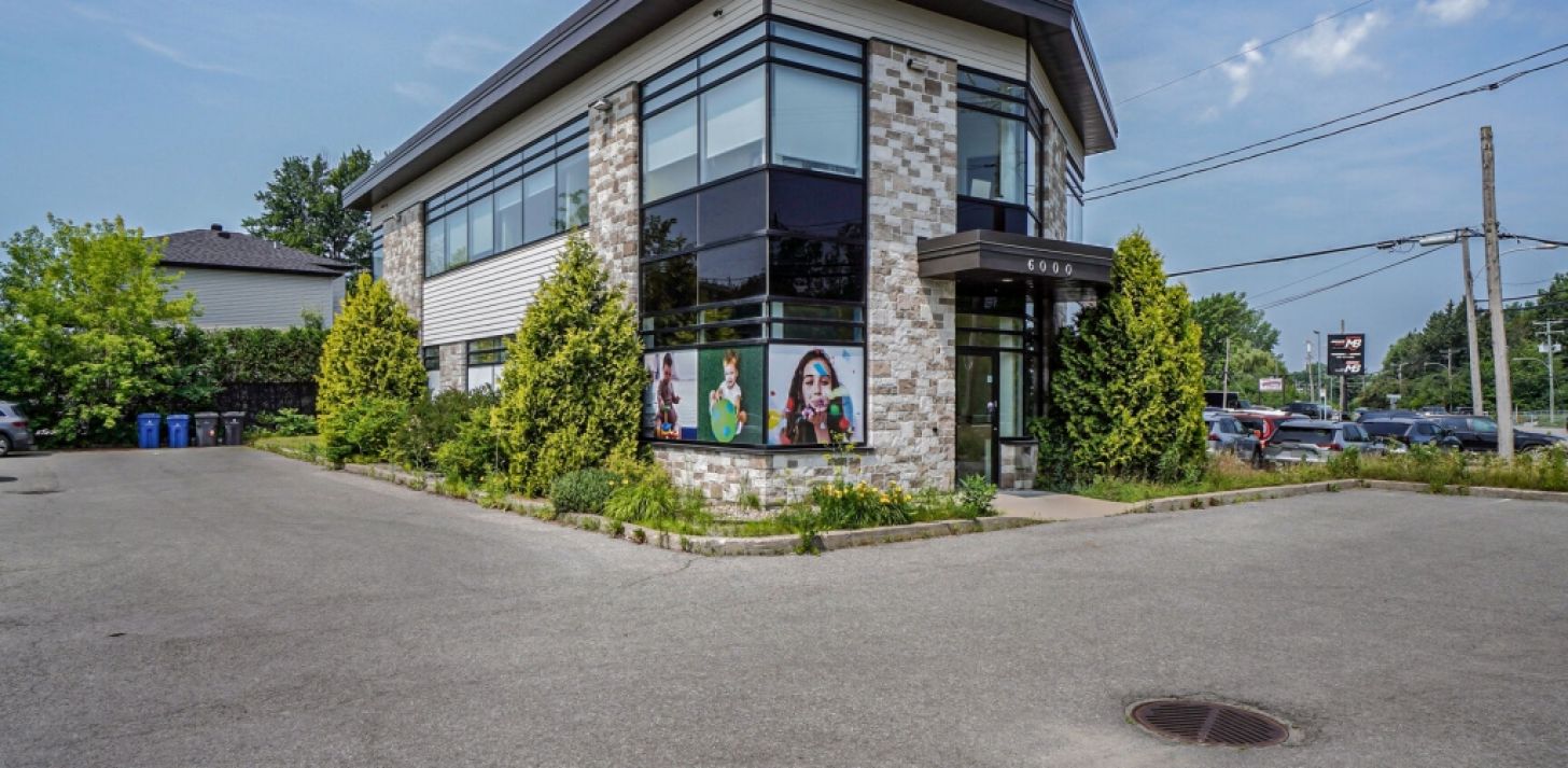 Commercial corner unit for Rent - For Rent