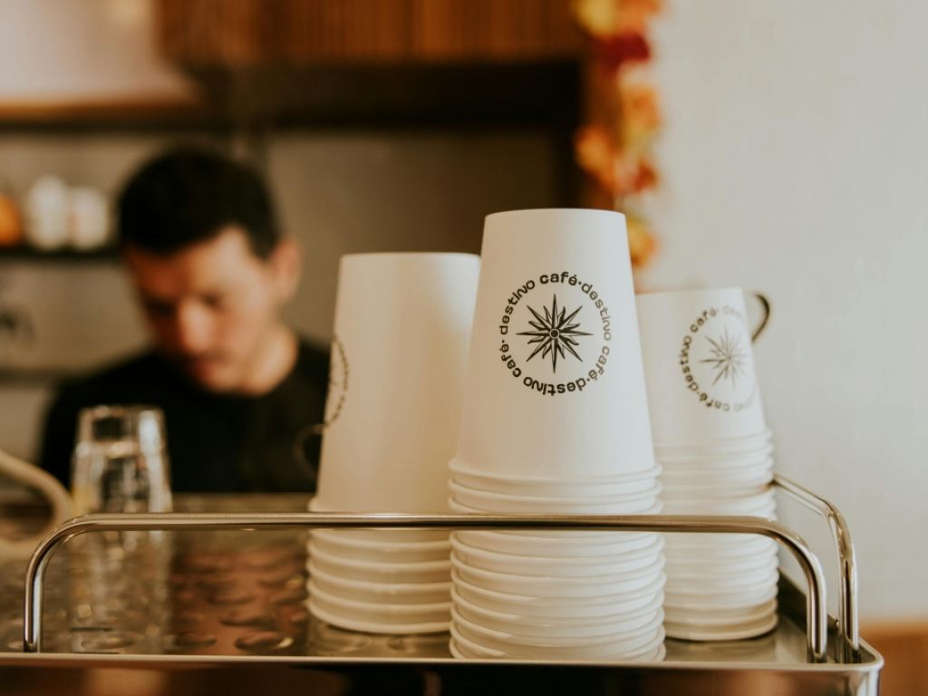 Well-established coffee counter / wine shop in Montreal