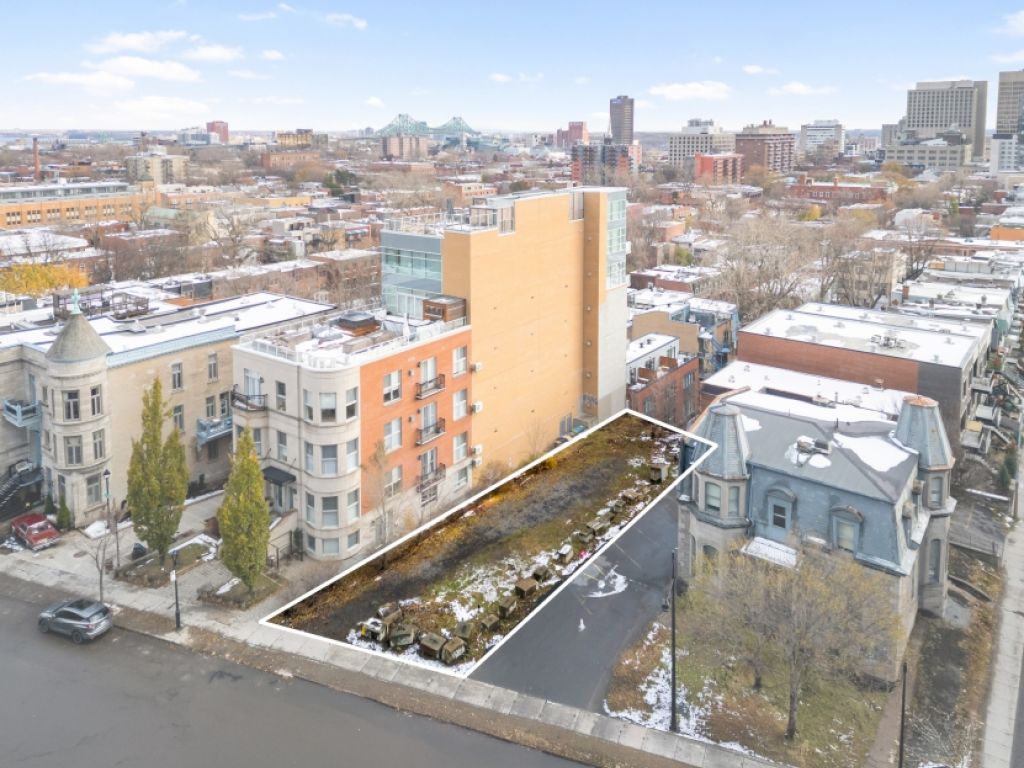 Terrain multirsidentiel et commercial  vendre