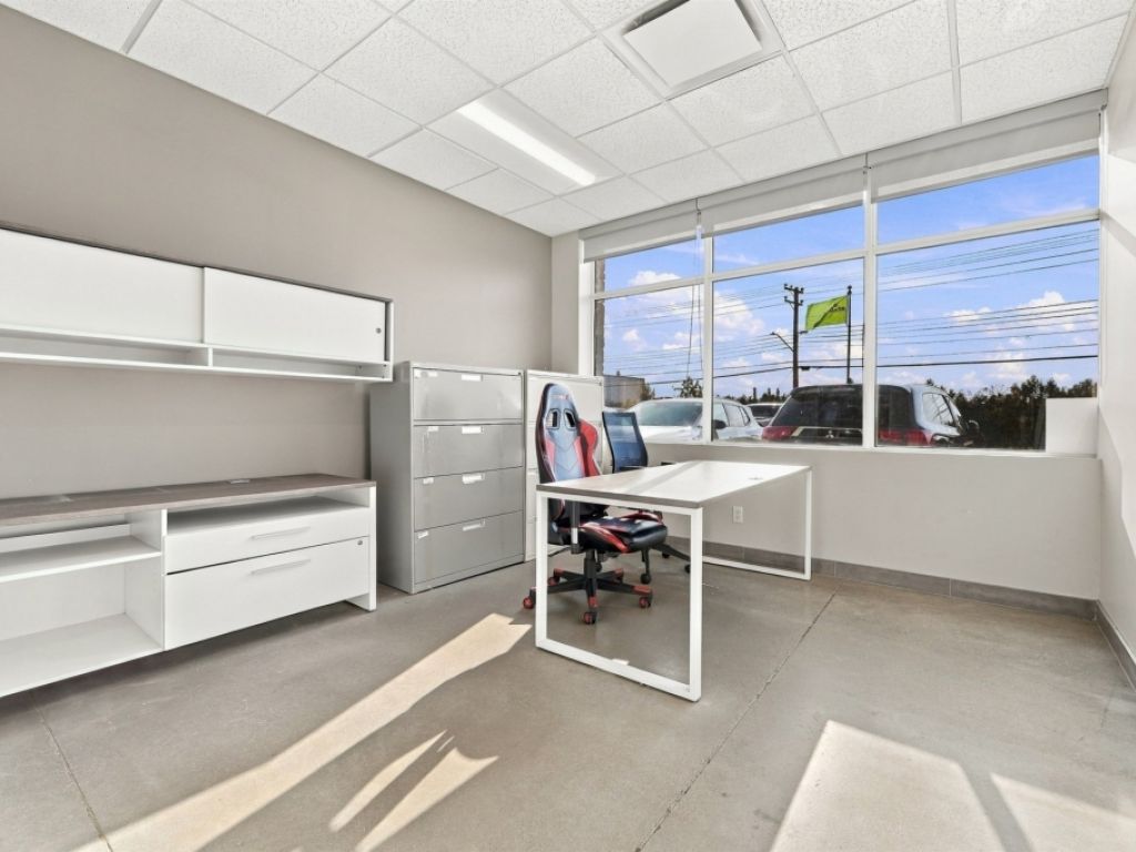 Location d'espace commercial/Bureau � 4333-4341 Boul. St-Elzear O., local OP.3, Laval (Chomedey)