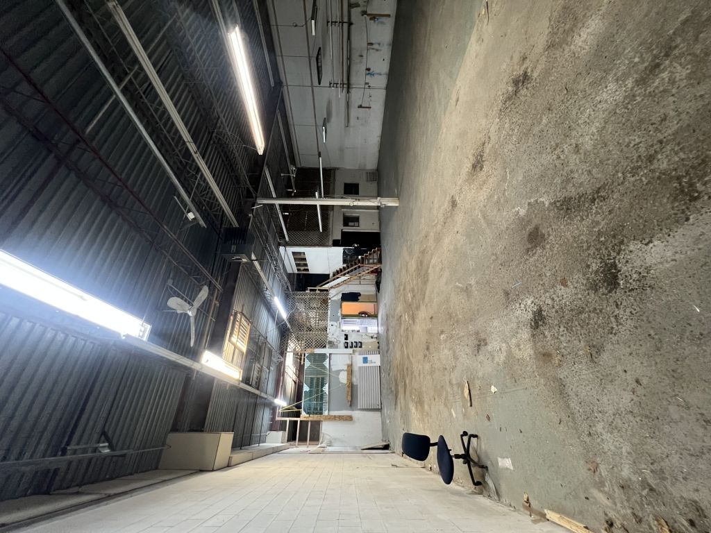 LOCATION TEMPORAIRE � ~2 000 pi� entreposage/projet, Place Nobel, Sainte-Julie