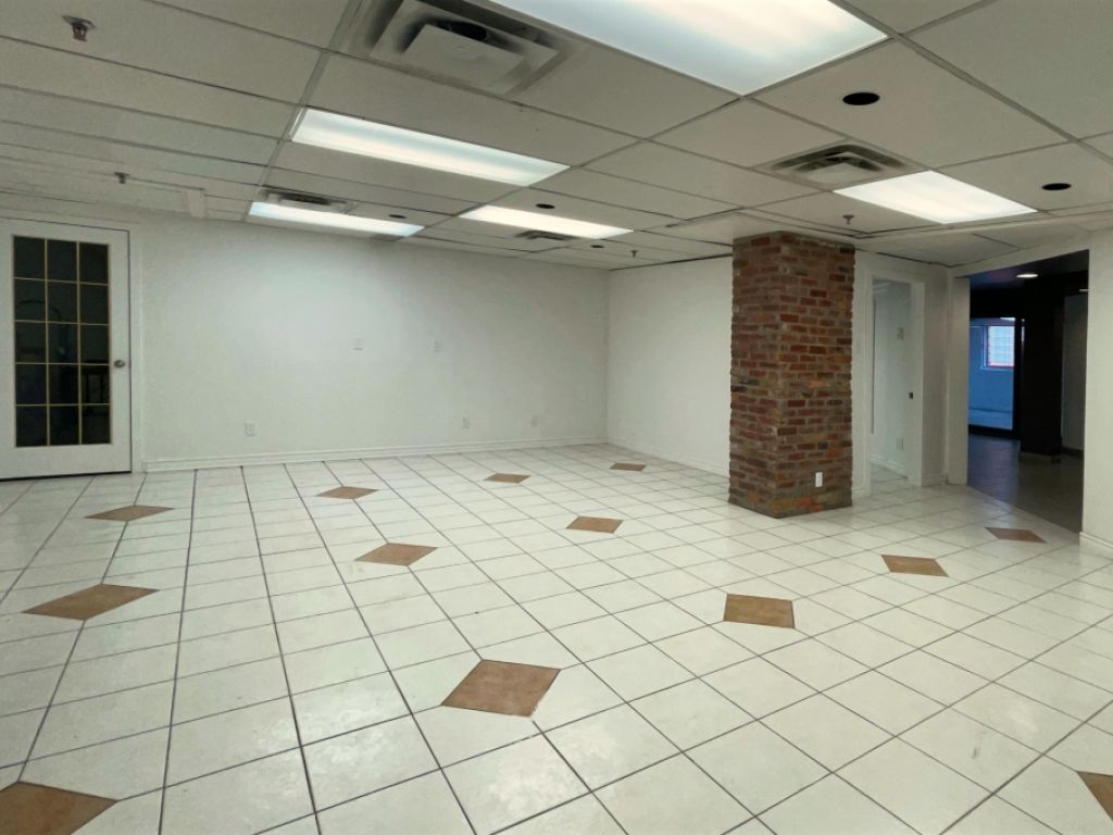 Prime location in the heart of Old Montr�al
