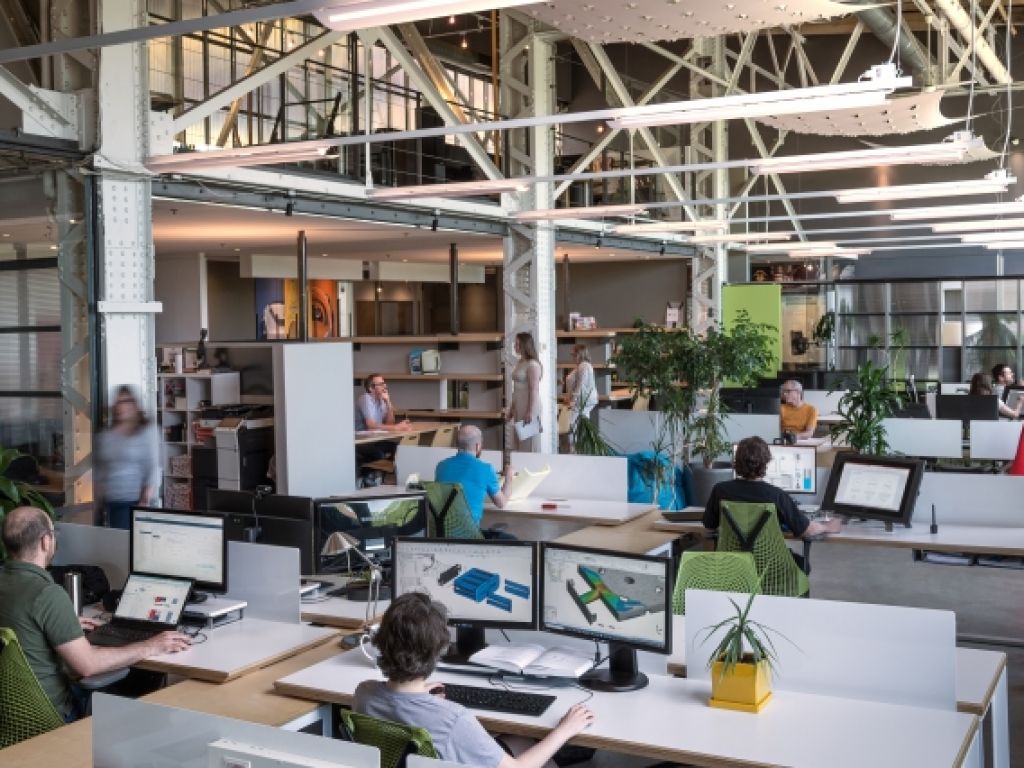 Technopôle Angus     Magnifique espace partagé de 2522 pi ca