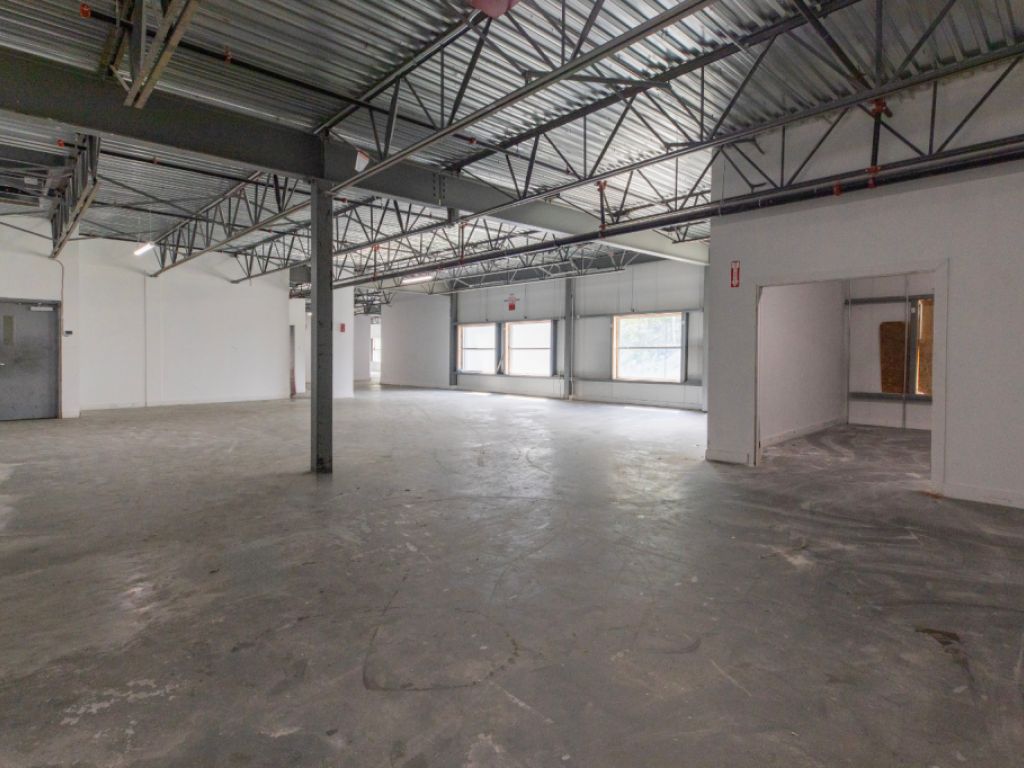 Industrial Space for Rent of 22 560 sq. ft. | | Laval