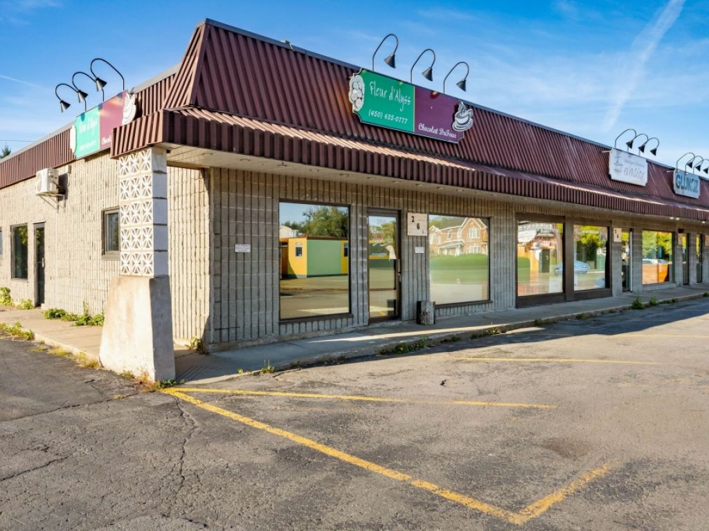 1,307 sq. ft. corner commercial space in Delson