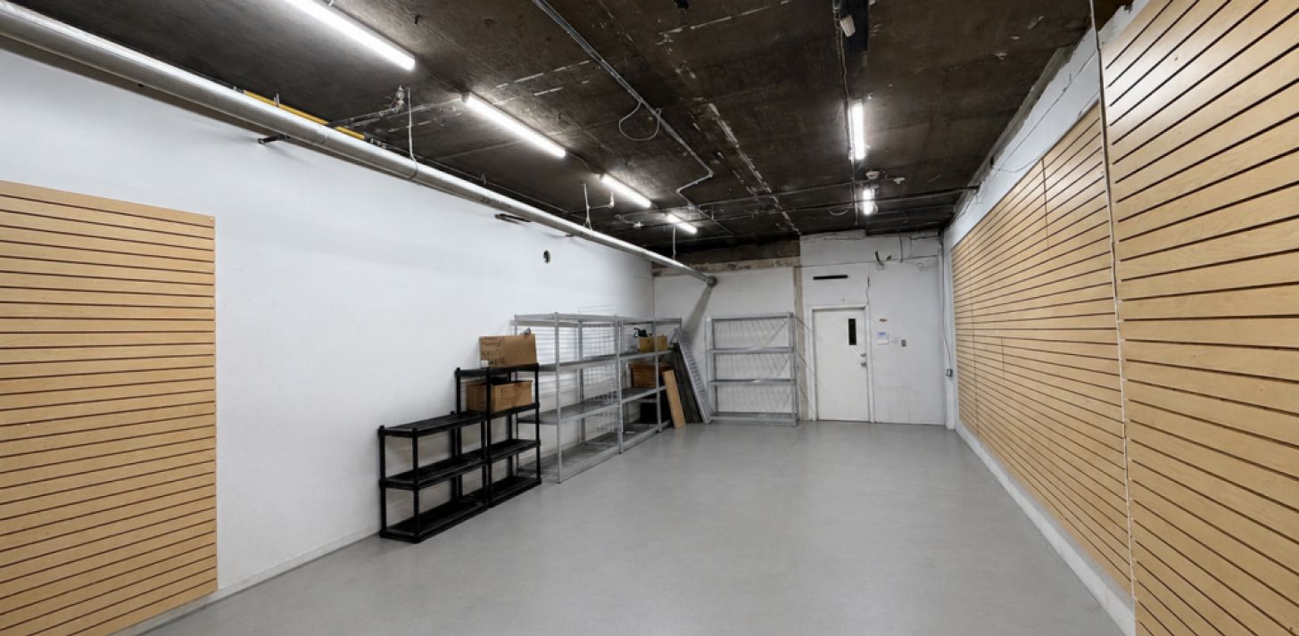 Storage / ShowRoom for Rent - For Rent