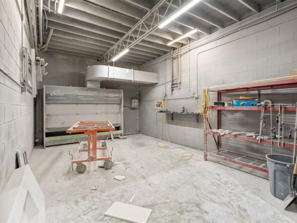 Industrial building for sale