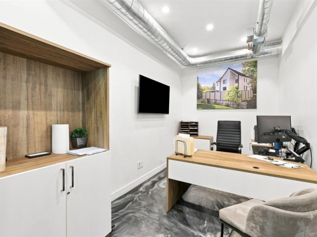 B�tisse commerciale/Bureau � vendre