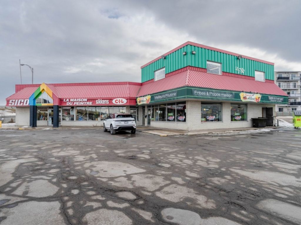 Commercial building in Gatineau HIGH VISIBILITY