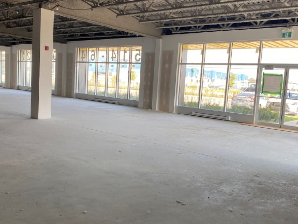 ESPACES COMMERCIALS/BUREAUX/INDUSTRIELS LGERS