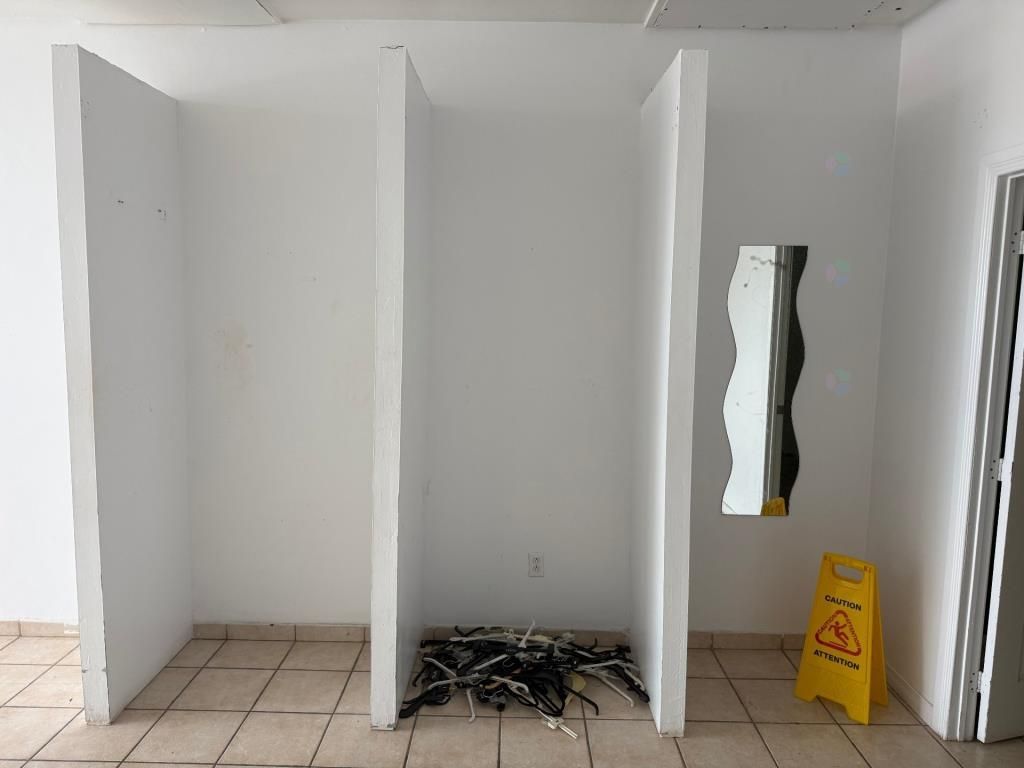 775 sqft Ground space in shopping center of LaSalle