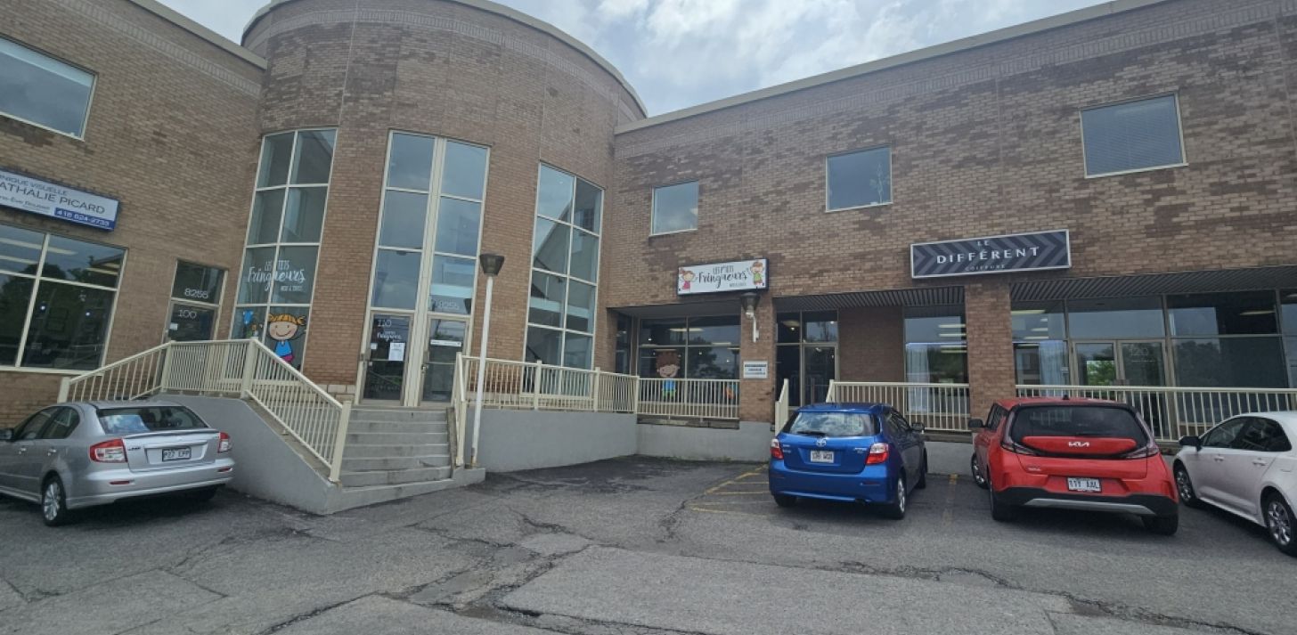 Opportunité commerciale à louer   8255 boul. Henri-Bourrassa Charlesbourg - local 030 - For Rent