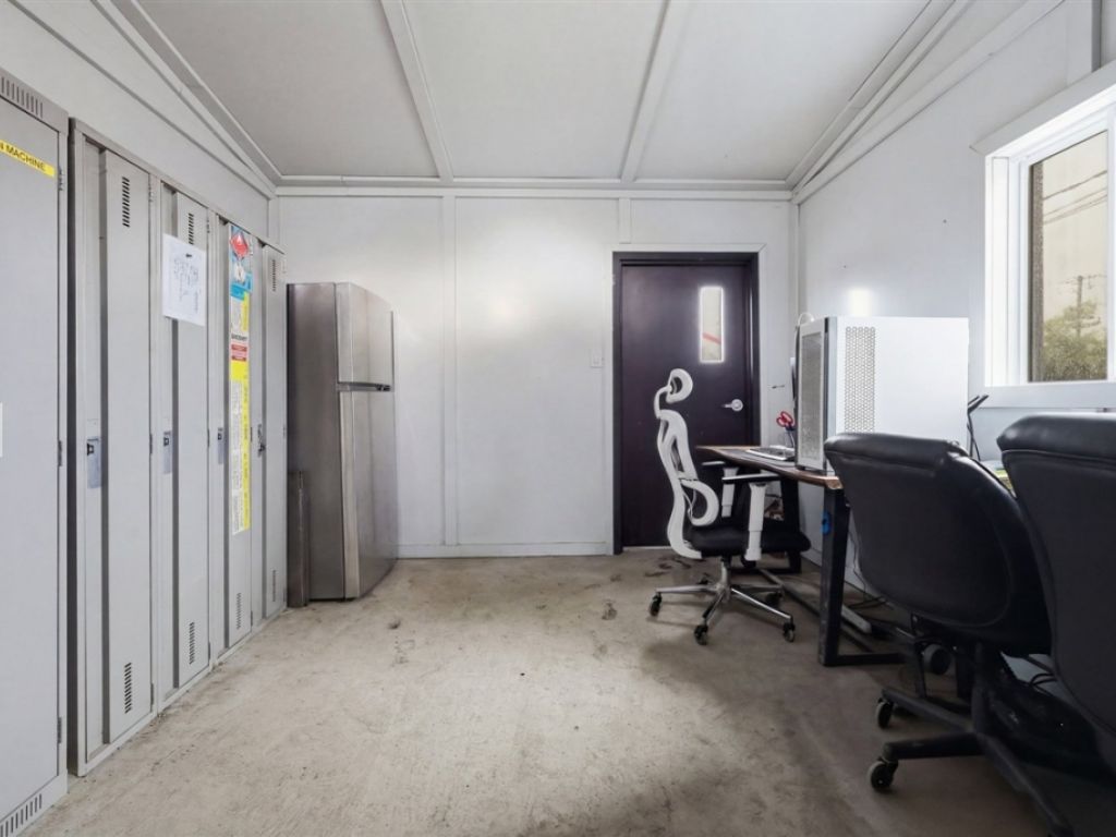 Industrial building for sale