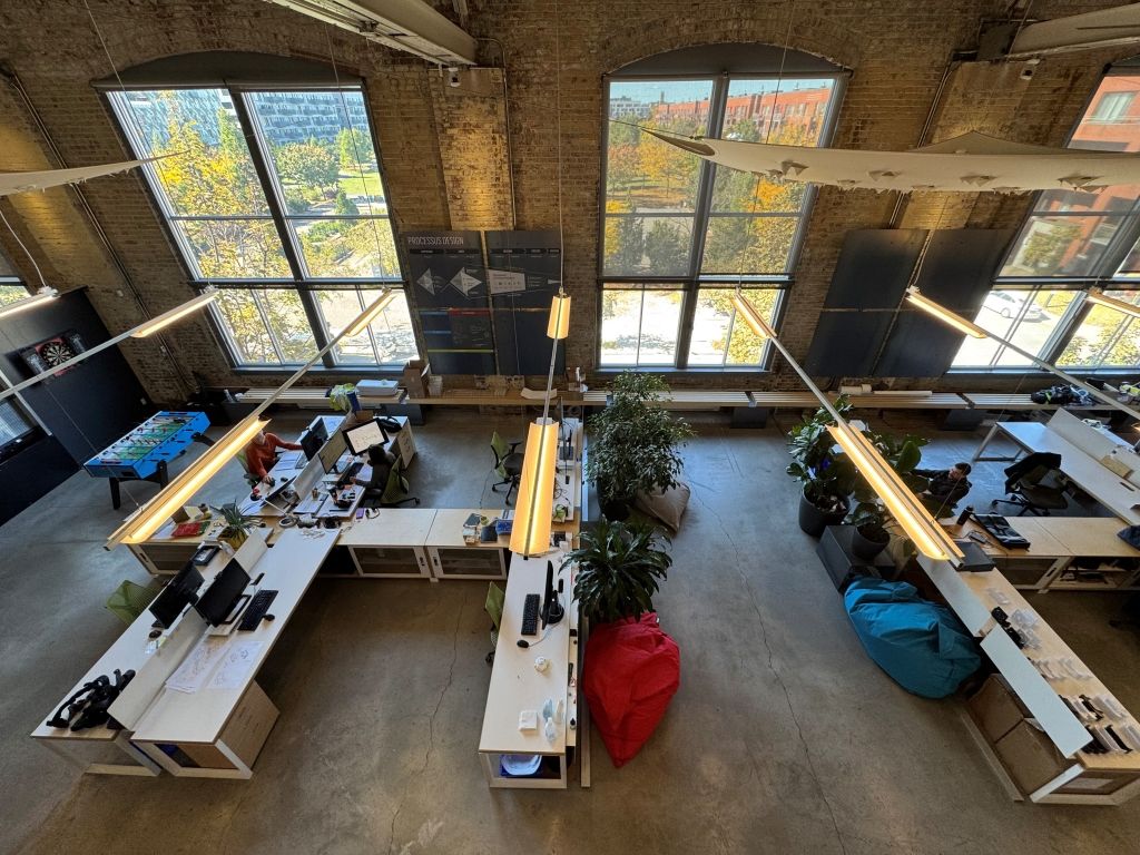 Technopôle Angus     Magnifique espace partagé de 2522 pi ca