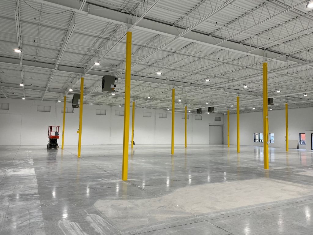 14,500ft warehouse with 4 loading docks & no offices