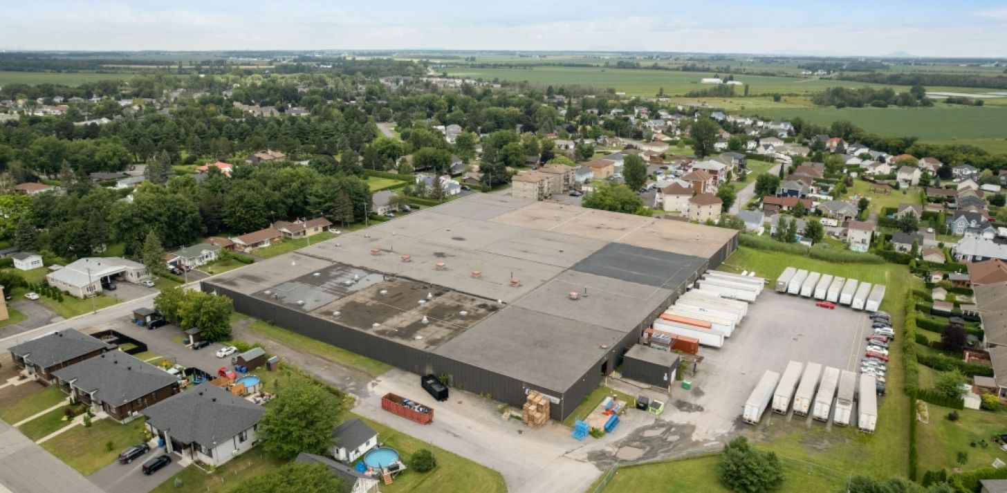 Espace industriel et commercial à louer  accessibilité et flexibilité au cur de la Montérégie - À louer