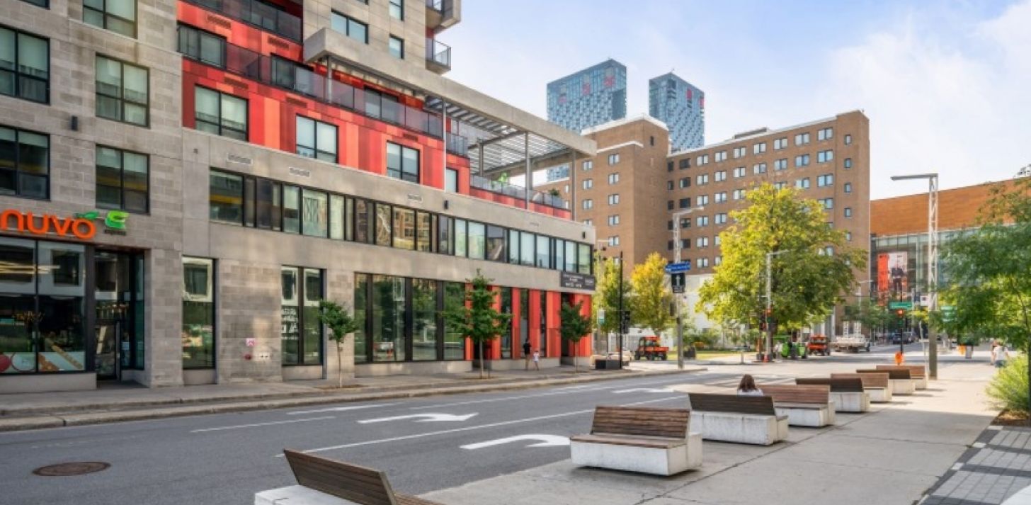 Corner retail space for rent in Quartier des spectacles - For Rent