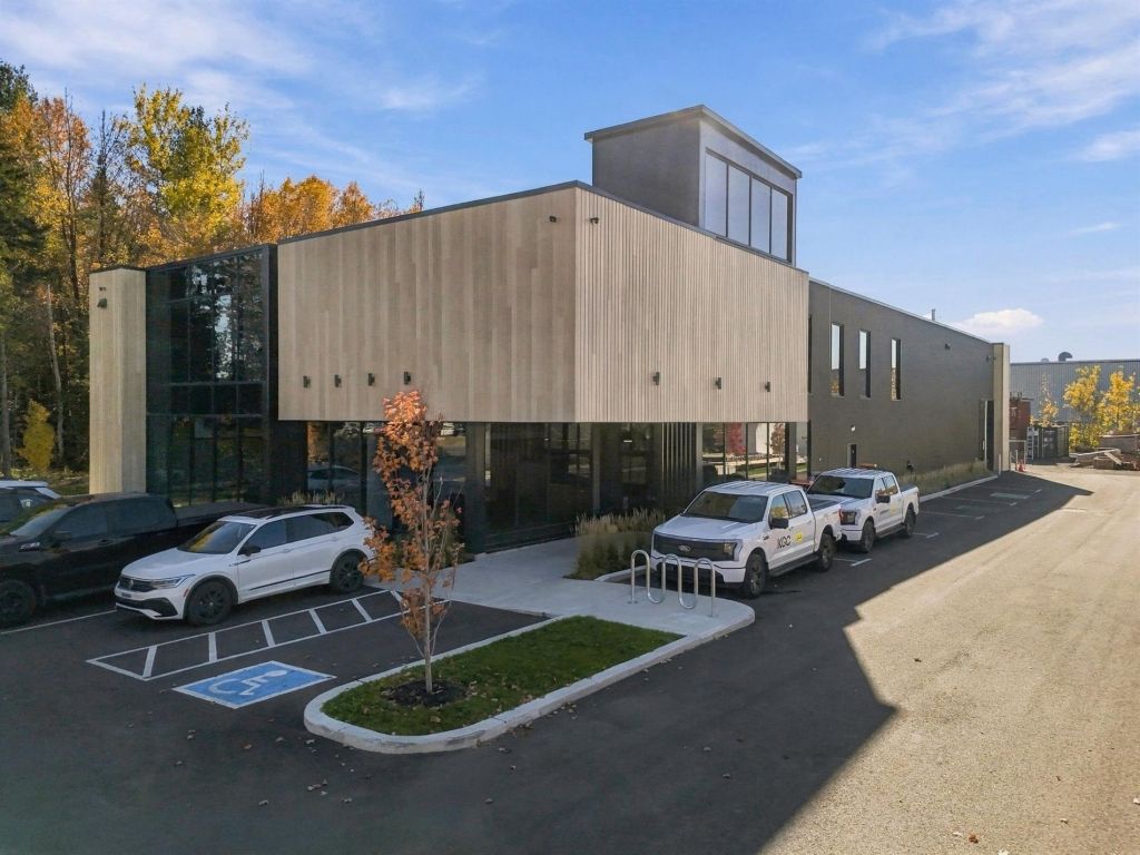 B�tisse industrielle � 12770 Rue du Parc, Mirabel