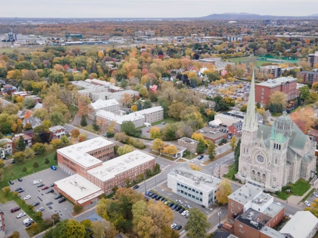 Bureau de 2875 pc dans un btiment centenaire de Longueuil