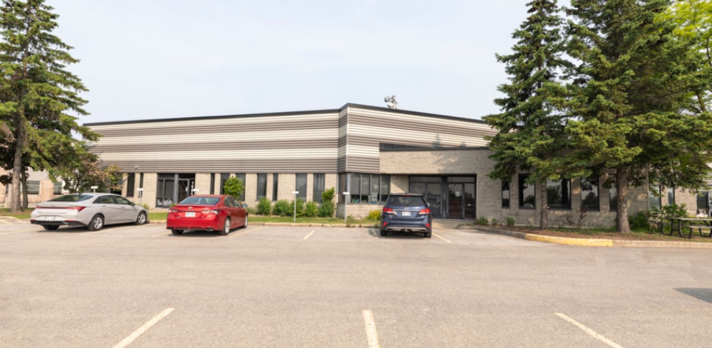 Local industriel &agrave; louer | Boisbriand | +40 000 PI&sup2; - &Agrave; louer