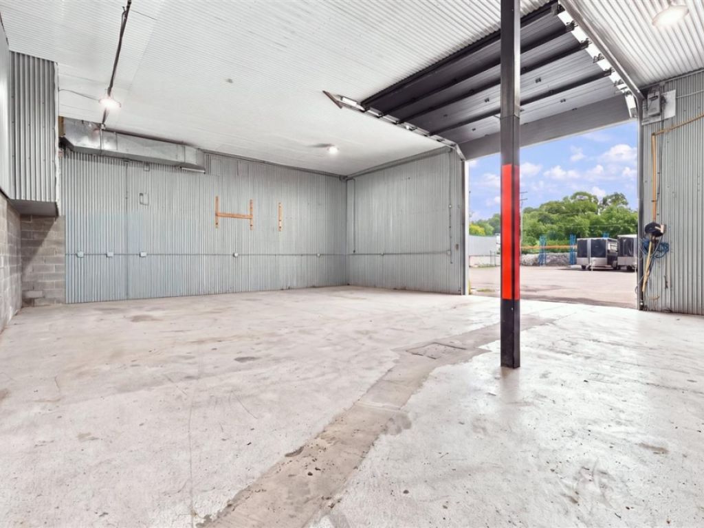 Industrial building for sale