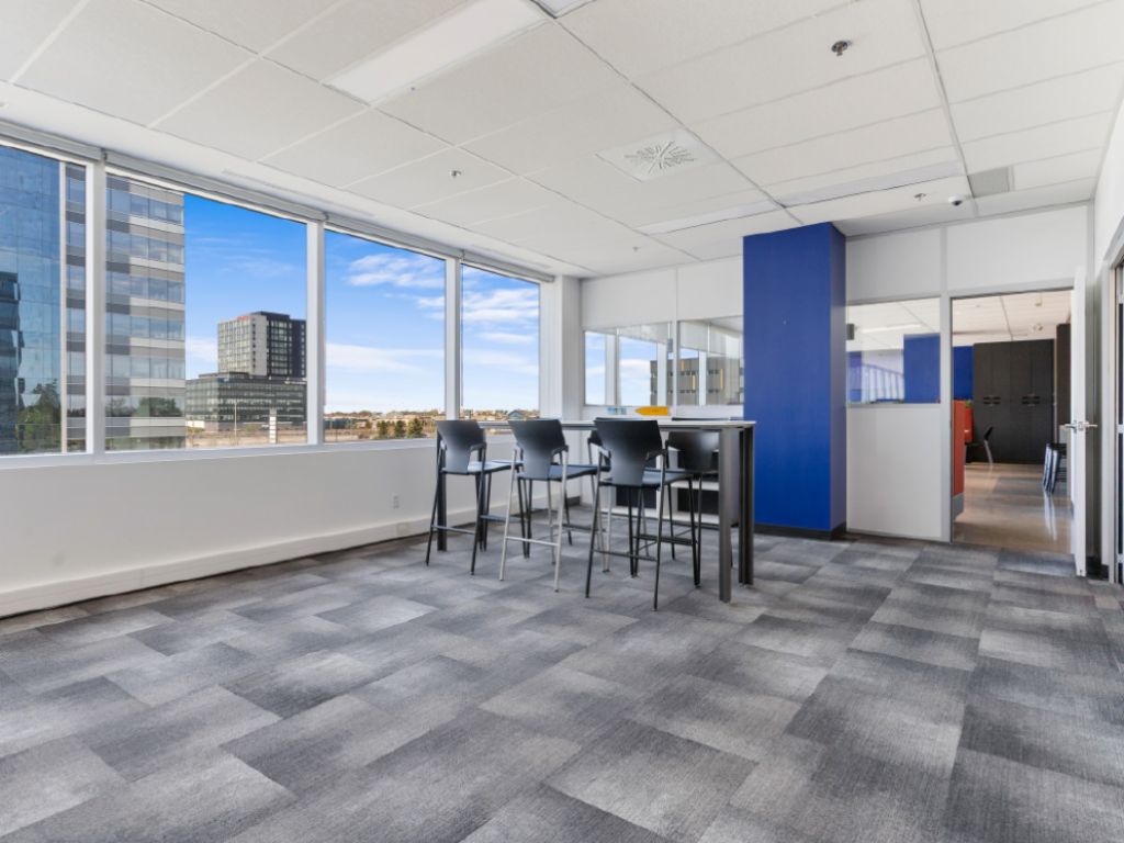 HIGH-END OFFICE FOR SUBLET