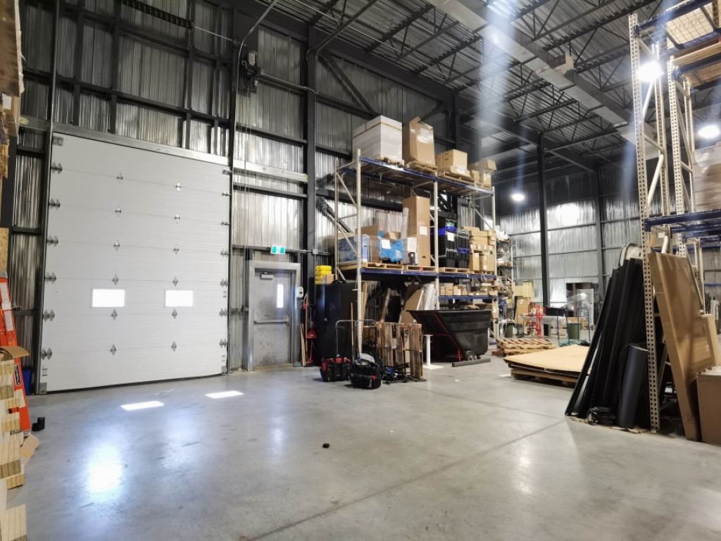 6500  15 500 pc  louer immeuble industriel  Candiac
