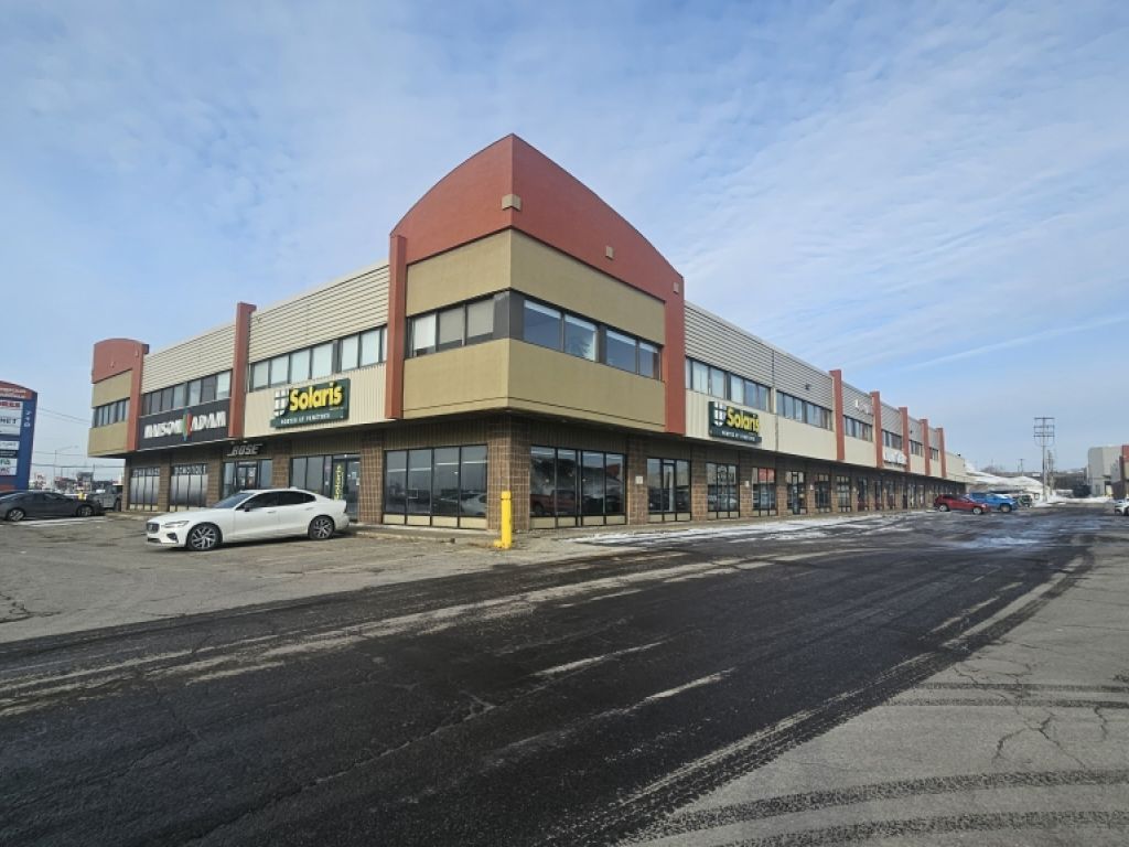 LOCAL COMMERCIAL EN FAADE SUR RUE BOUVIER - LEBOURGNEUF