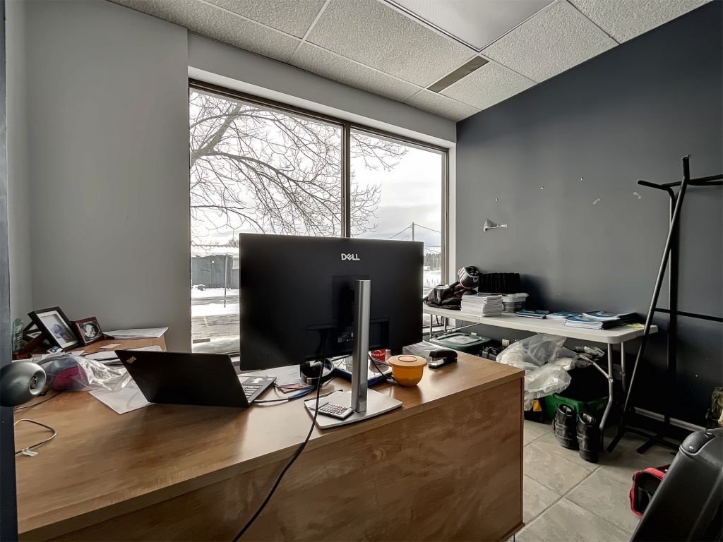 Industrial/Commercial space for lease - Jonqui�re - 200 to 11 000 ft2 