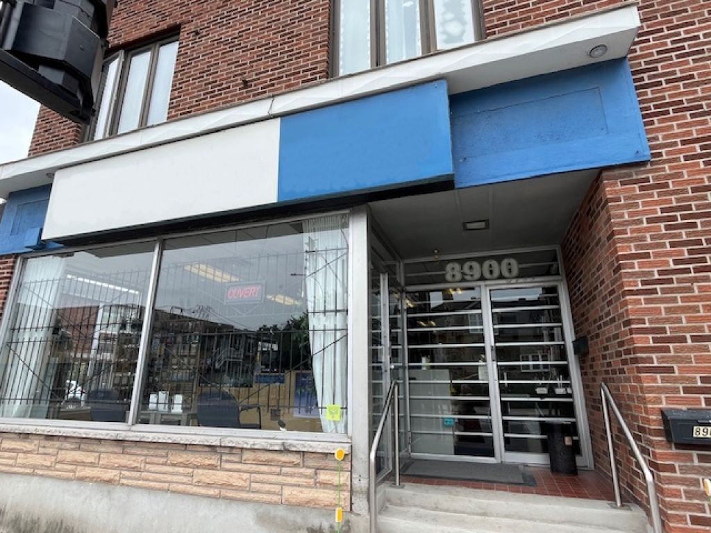 Commercial space on Lajeunesse street ideal for shops and businesses seeking  presence and visibility.