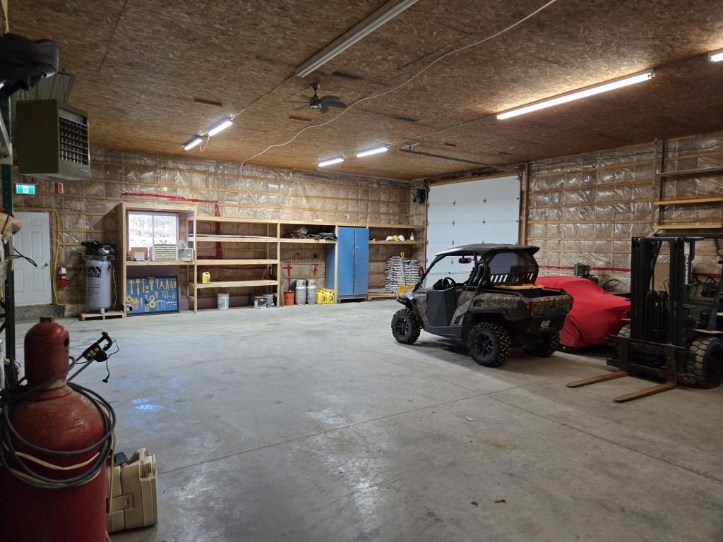 Office with warehouse/garage for rent in Chertsey
