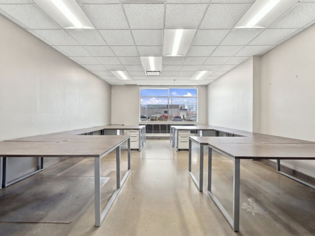 Location d'espace commercial/Bureau � 4333-4341 Boul. St-Elzear O., local OP.3, Laval (Chomedey)
