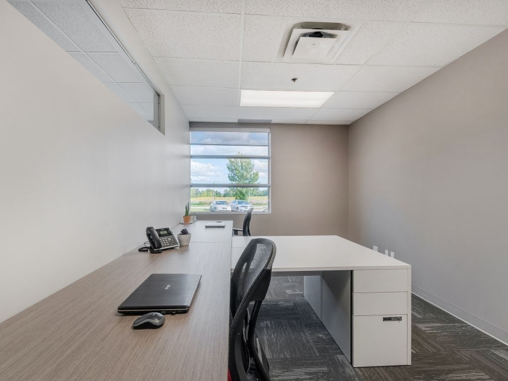 🏢 Office suite for rent in professional shared accommodation | Boisbriand