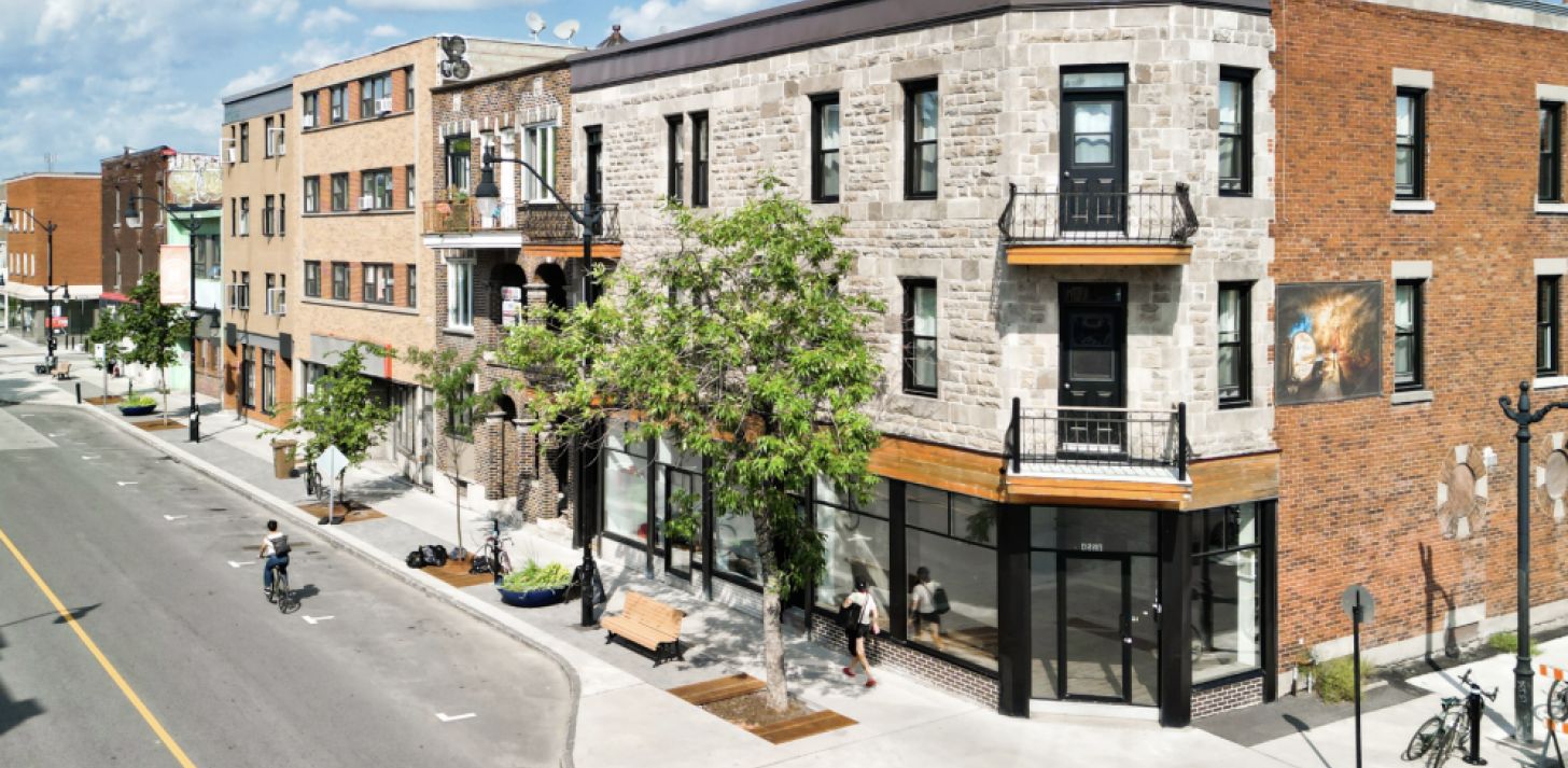 Superb corner commercial unit - For Rent