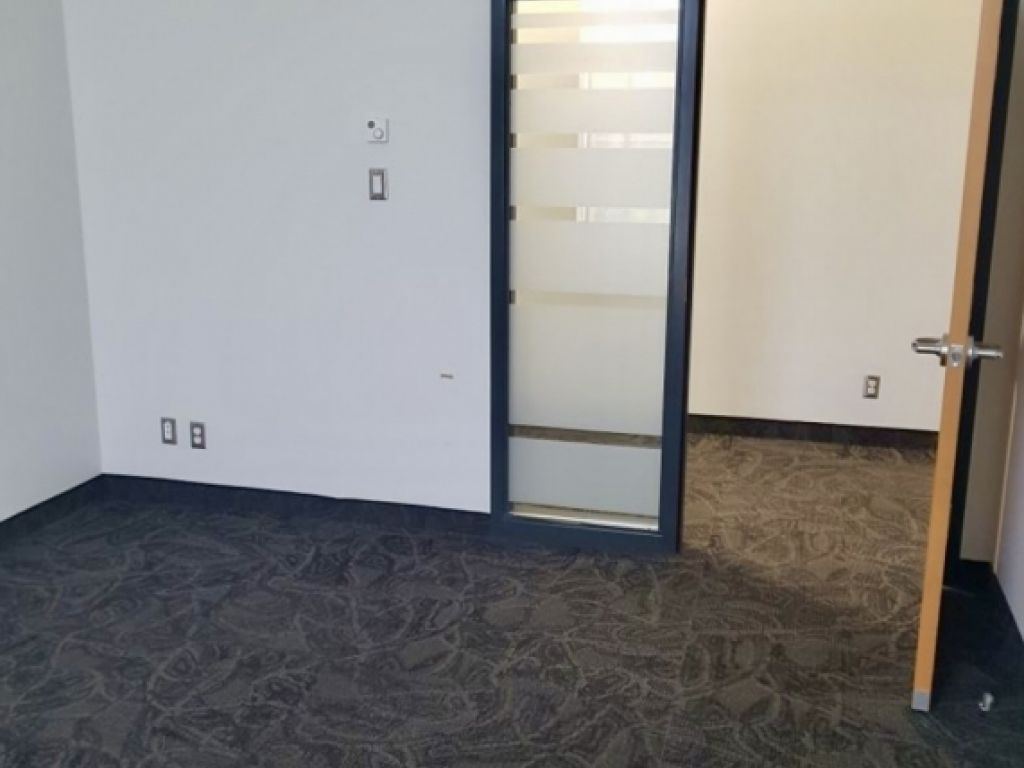 Bureaux commerciaux  louer - Saint Jrme - 12 500 pi2 divisible 7 100pi2, 4 300 pi2, 1 100 pi2