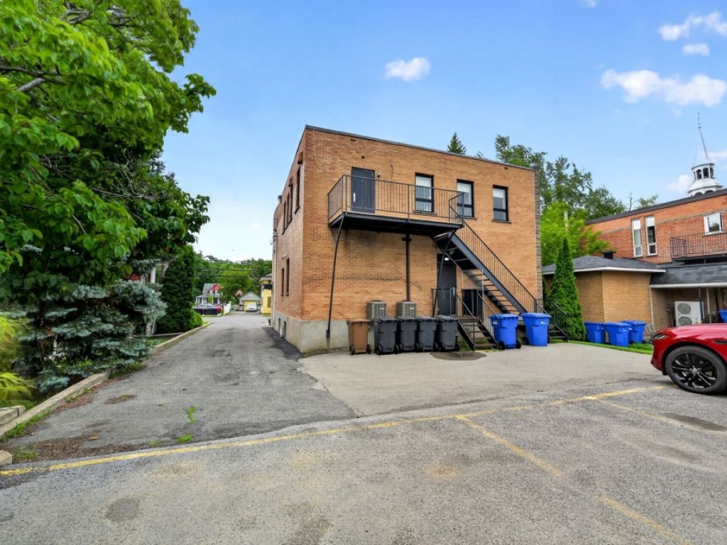 A pristine 208-square-foot office, Ideal for healthcare or school professionals