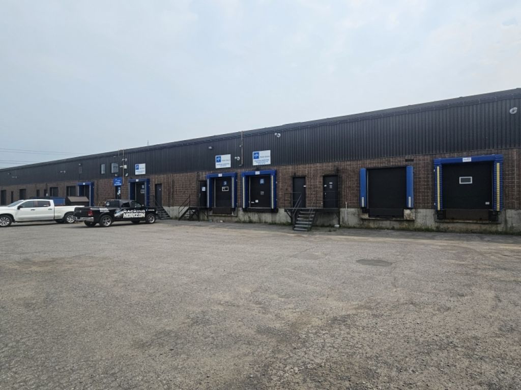 LOCAL COMMERCIAL AVEC QUAI DE CHARGEMENT SECTEUR LEBOURGNEUF