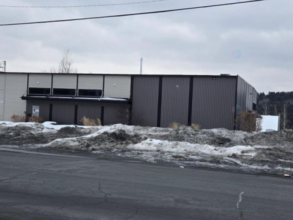 Industrial building + 60 x 70 dome for sale Beauce