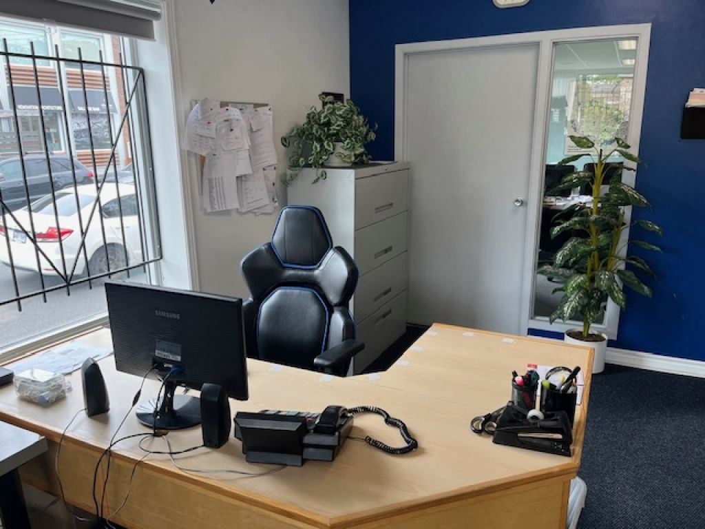 Local commercial sur axe passant / commerces et entreprises recherchant pr�sence et visibilit�