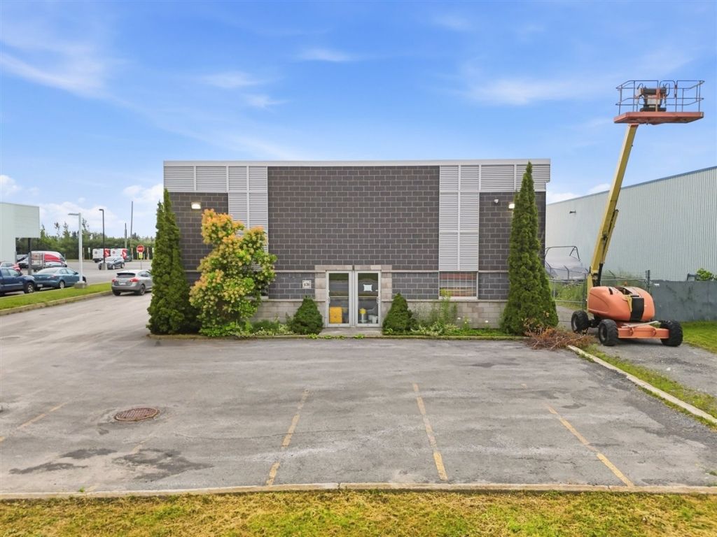 Industrial building for sale