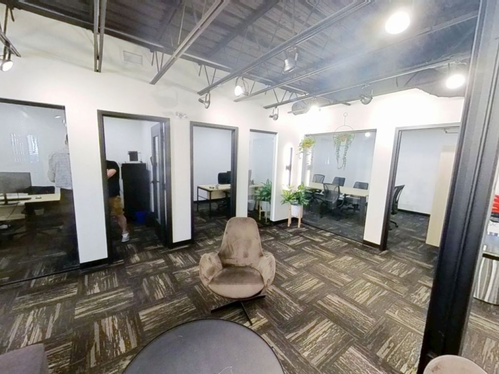 Espace complet de bureaux et entrept  Parc industriel Cardinal
