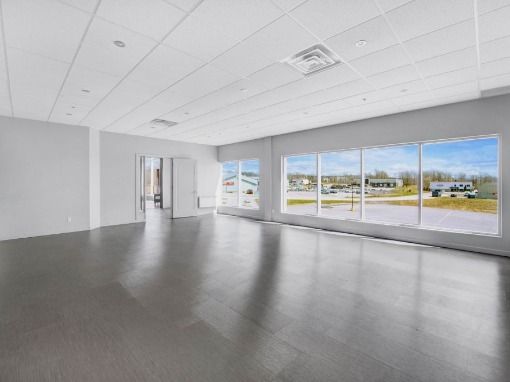 Comm. and office space for rent 1,000 to 15,000 sq.ft. Donnacona