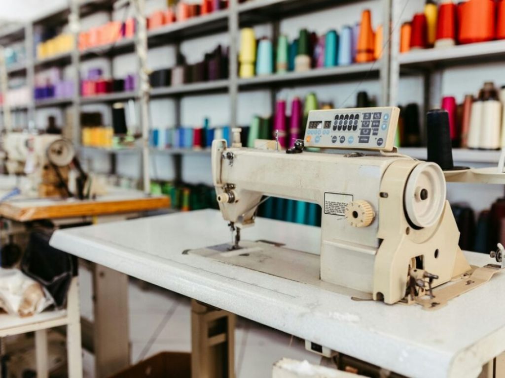 Atelier de confection de vtements techniques