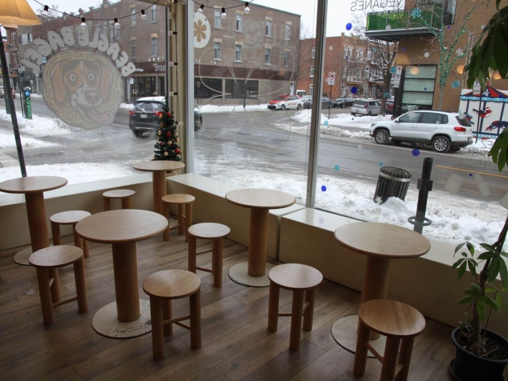 Charming Caf for sale Av. Mont-Royal Montreal