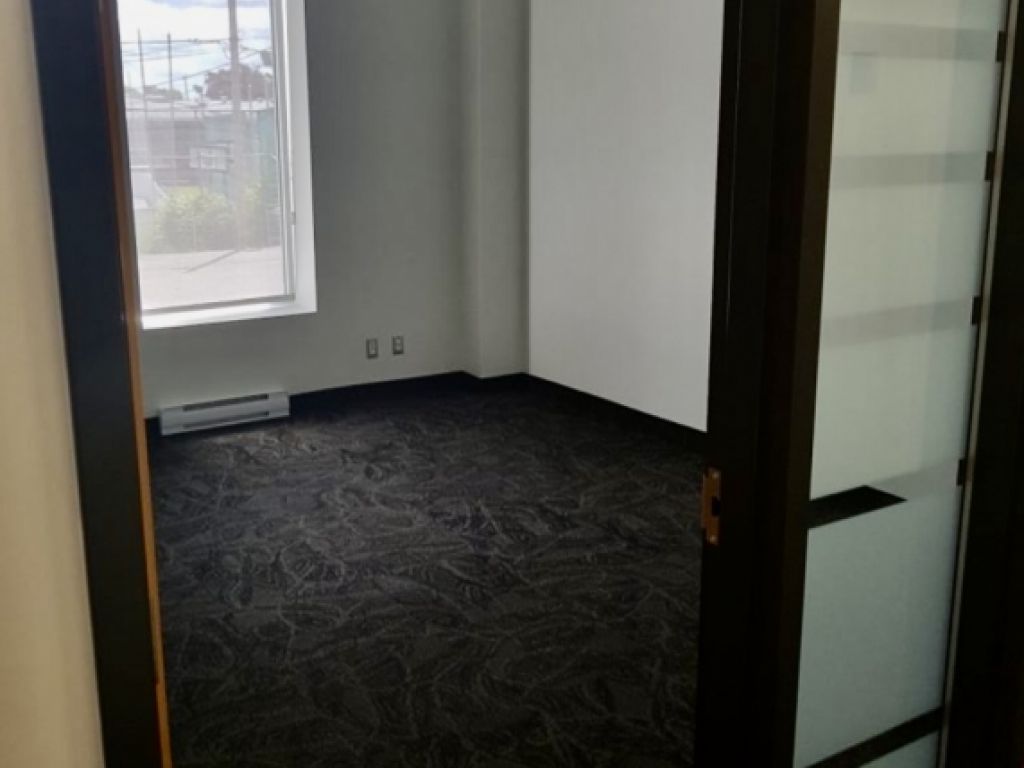 Bureaux commerciaux  louer - Saint Jrme - 12 500 pi2 divisible 7 100pi2, 4 300 pi2, 1 100 pi2