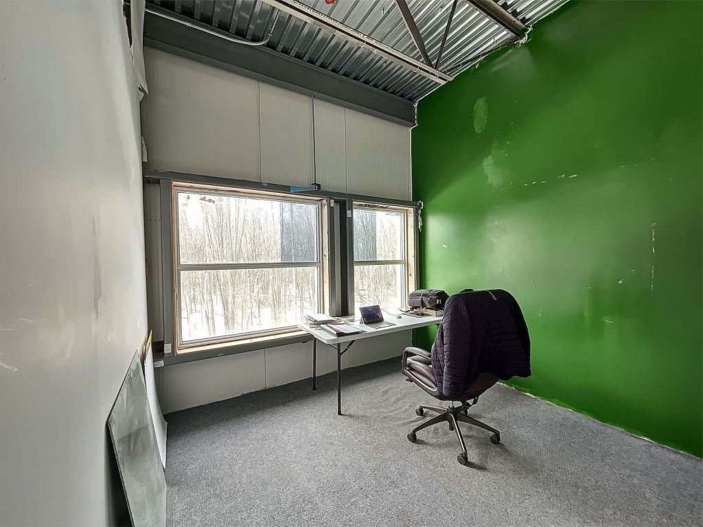 Industriel space for Rent Laval - 6 985 FT2