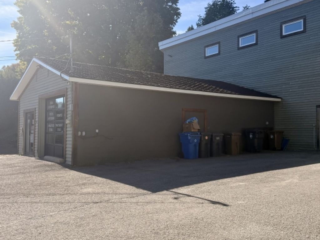 Commercial Property for Lease � Office & Garage Space